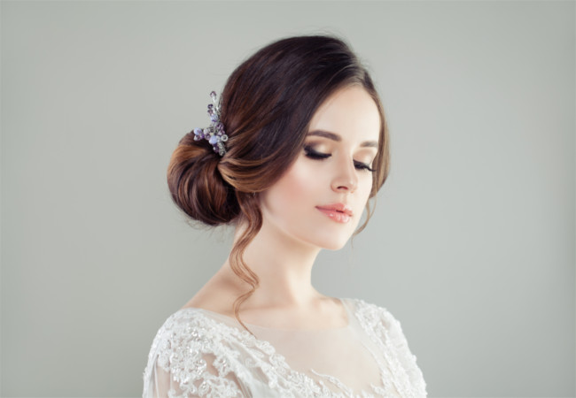 Chica con peinado de novia para el día de su boda granada